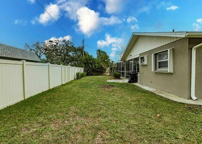 Poolside Oasis-5 Miles From Venice Beach