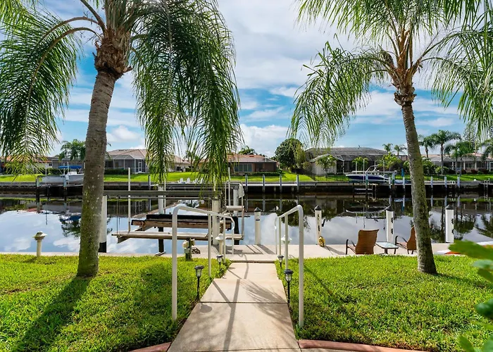 Villa Hibiscus-Waterfront-Free Heated Pool-Dock-Bikes-Other Amenities