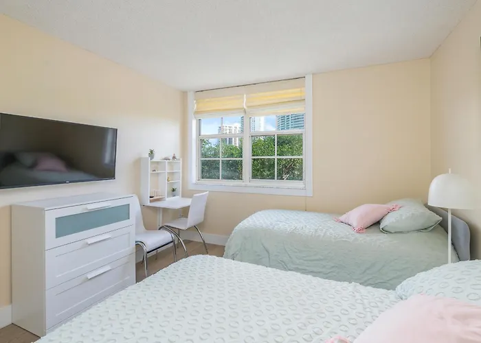 Spacious 3 Bedroom Condo In Aventura