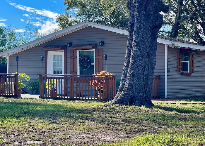 The Lake Alfred Citruswood Cabin