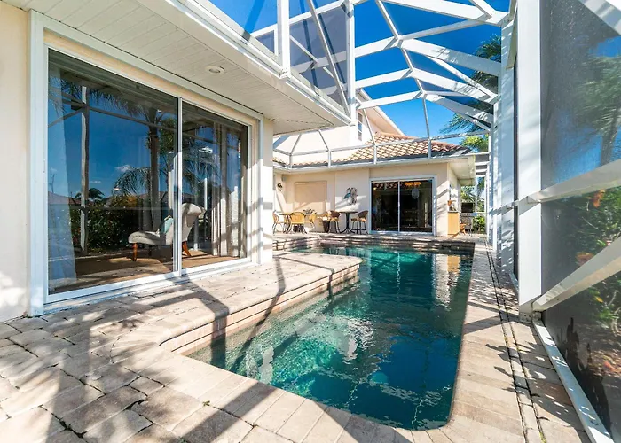 Villa Hibiscus-Waterfront-Free Heated Pool-Dock-Bikes-Other Amenities