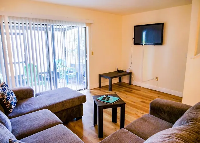 Spacious Townhome Ocala, Central Location, Newly Renovated, Pets Welcome