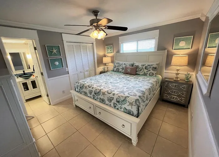Stylish And Modern 2 Bedroom, 2 Bathroom. The Mermaid Suite.