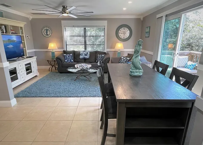Stylish And Modern 2 Bedroom, 2 Bathroom. The Mermaid Suite.