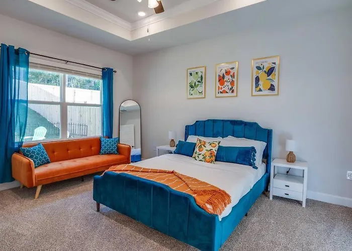 Citrus Cottage: Comfy - Hwy 10 - Peaceful Retreat