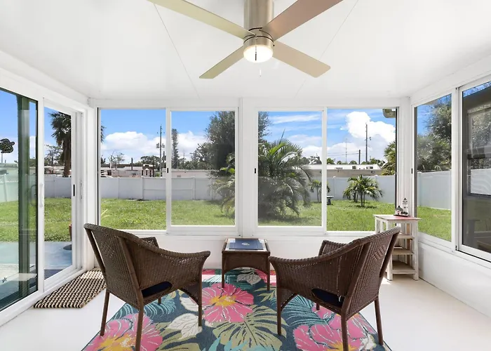 Minutes To Manasota Beach 2 King Beds Fenced Yard Pets Welcome