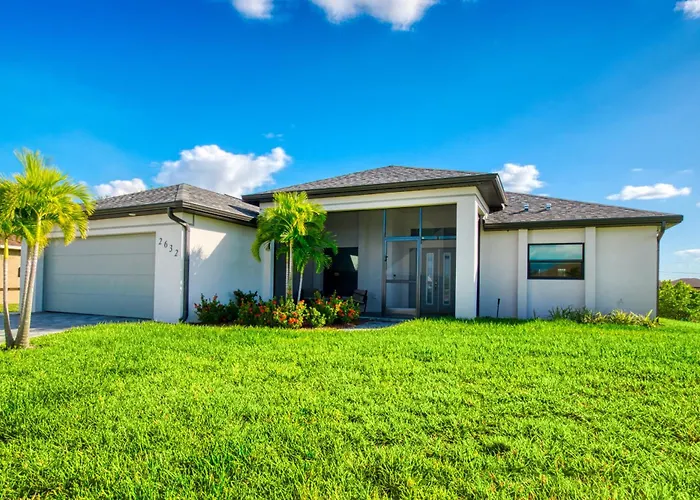 Villa Southern Escape - 4 Beds - 3 Baths - 8 Guests - Waterview & Pool/Spa - Incl. 10% Off Boat Rental