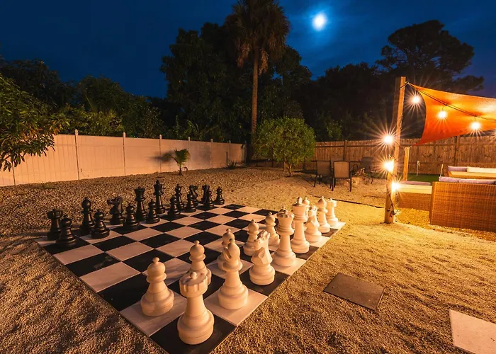 Golfers Paradise 4-Hole Putt-Putt, Mega Chess With Huge Backyard, Hammock