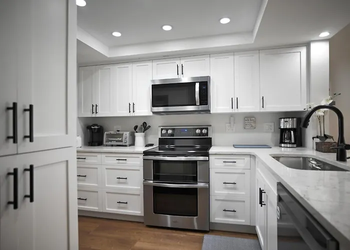 Fully Updated, Ground Floor, Poolside With Great Ocean View - Unit 49!