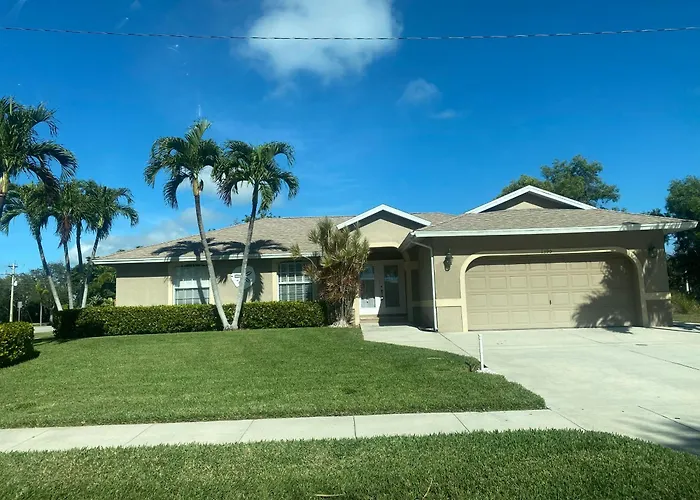 Marco Island Retreat- Close To Beach !