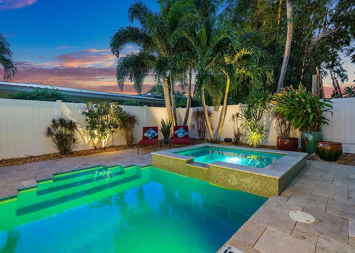 Walk To The Ave- Heated Pool, Spa, Golden Tee And Putting Green - Mins To Beach- By Maven Vacation Rentals