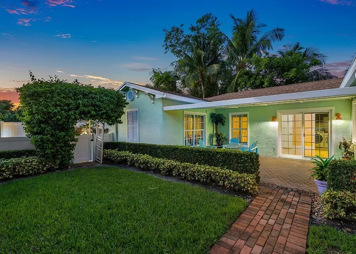 Walk To The Ave- Heated Pool, Spa, Golden Tee And Putting Green - Mins To Beach- By Maven Vacation Rentals