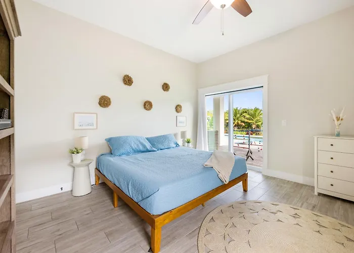 Mini Golf Course*Heated Saltwater Pool*Lakeview!
