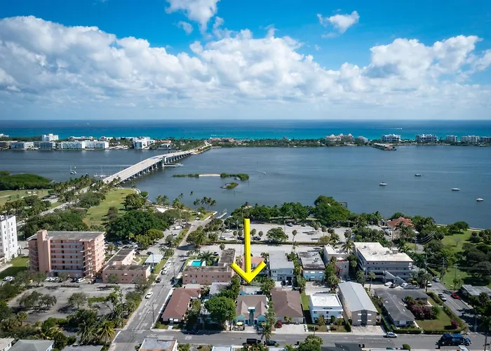 Steps To Beach & Downtown! Cozy Beach Bungalow #4