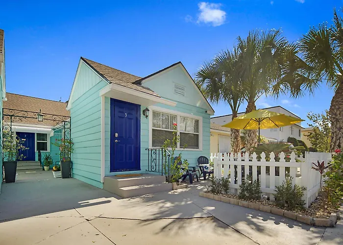 Steps To Beach & Downtown! Cozy Beach Bungalow #3