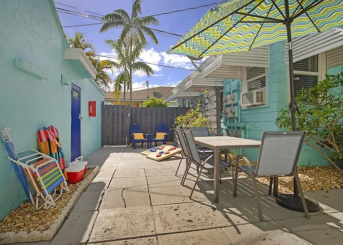 Steps To Beach & Downtown! Cozy Beach Bungalow #3