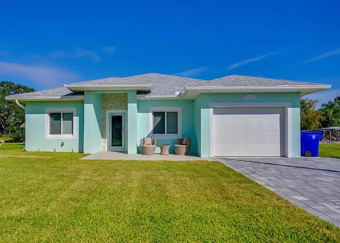 Sebring Serenity: Waterfront Retreat W/ Boat Dock!
