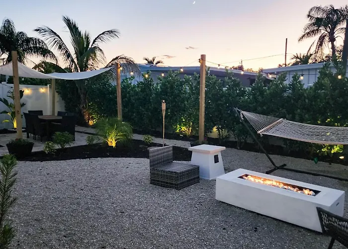 Stunning 2 Bedroom W/ Private Patio In Perfect Location