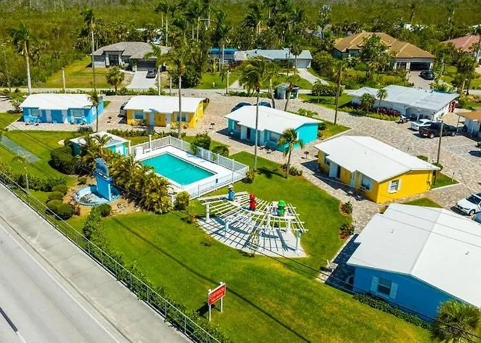 2 Bed Cottage With Pool, Close To Beach! Bbq Grills & Patio