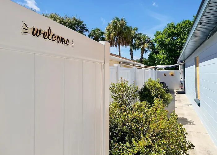 Modern Studio Near Busch Gardens Tampa