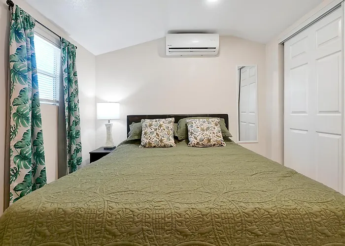 Charming Private Studio Near Raymond James Stadium