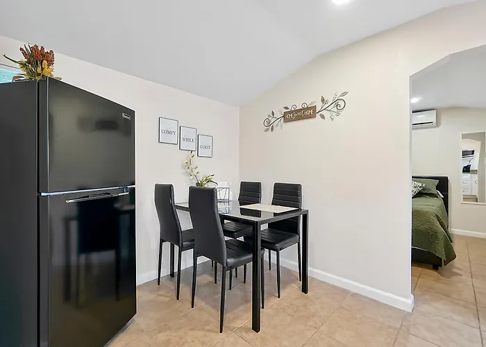 Charming Private Studio Near Raymond James Stadium