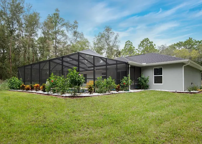 Pet-Friendly, Heated Pool, Close To Everything 3 Bedroom Home