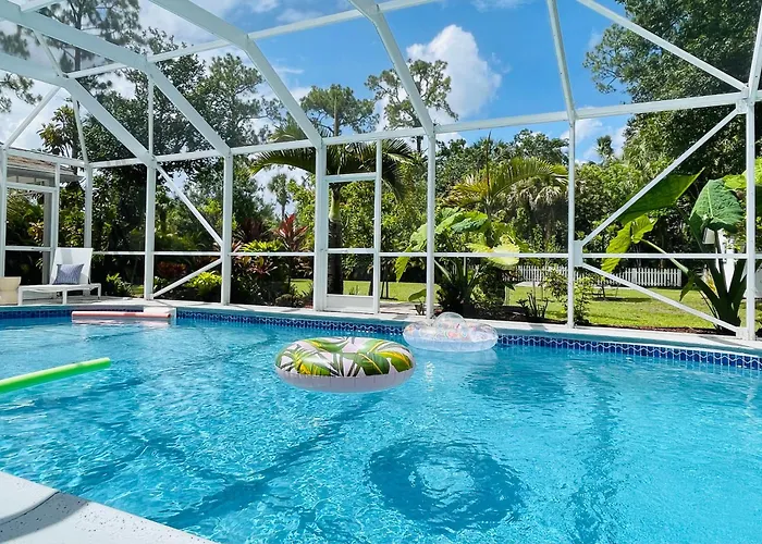 Luxury Jupiter Farm Getaway Heated Pool, Bbq, Game Shed, 1 Acre Yard!