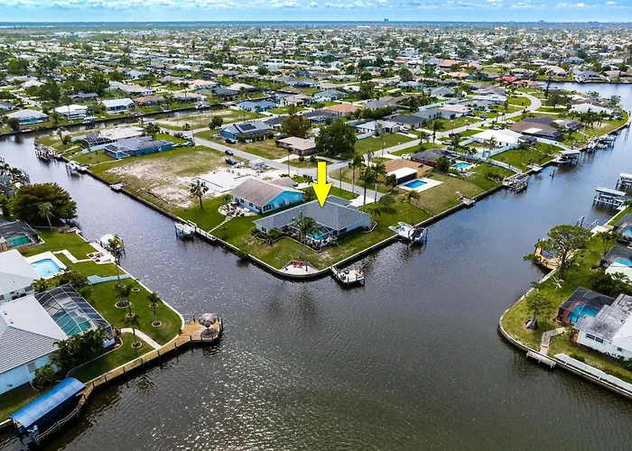 Private Beach And Kayaks ~Sleeps 10- Heated Pool- Villazo Ann - Cape Coral - Roelens Vacations