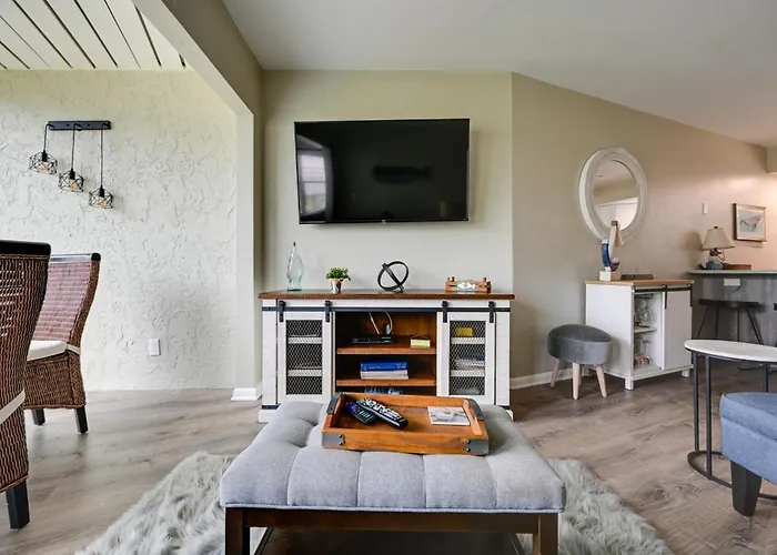 Waterfront Marco Island Condo Near Tigertail Beach