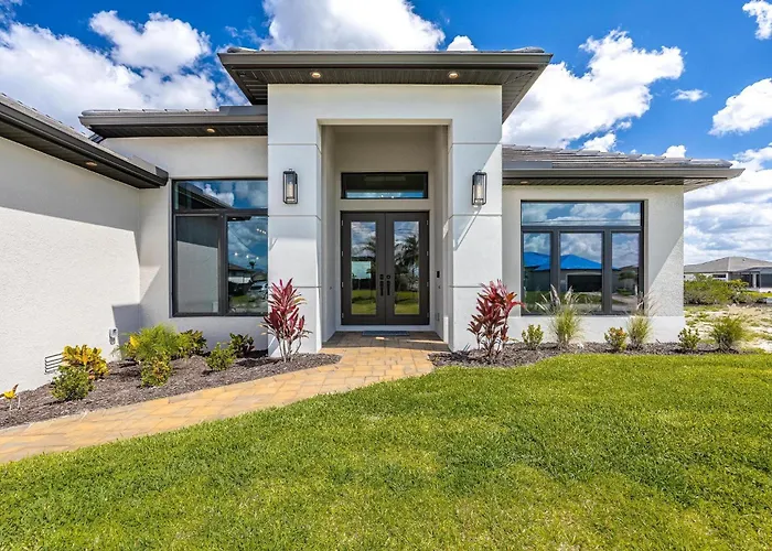 Pool And Spa, Canal Views, Sleeps 12! - Salted Air Villa