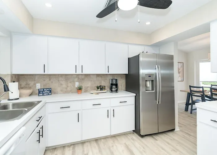 Beautiful Spacious Home! Close To Beaches - Heated Private Pool