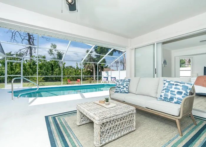 Beautiful Spacious Home! Close To Beaches - Heated Private Pool