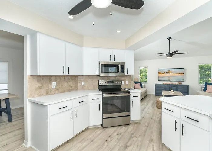 Beautiful Spacious Home! Close To Beaches - Heated Private Pool