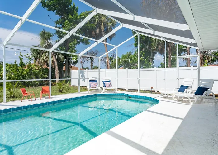 Beautiful Spacious Home! Close To Beaches - Heated Private Pool