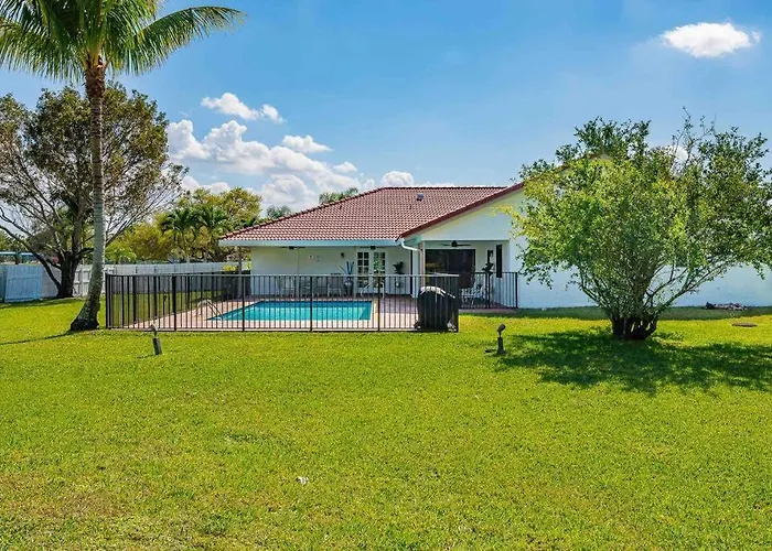 4/3.5 House With Pool- Boynton Beach, Fl.