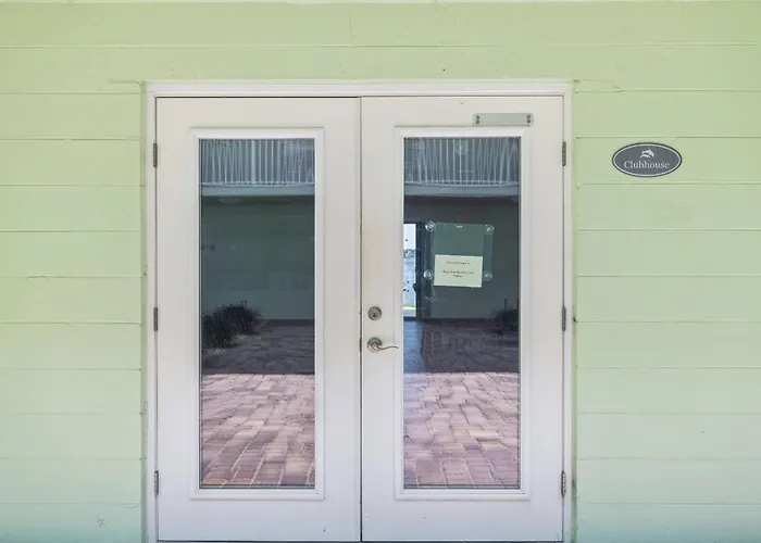 30 Day Min Stay At Dolphins Playground! Watch From Your 2Nd Story Balcony!
