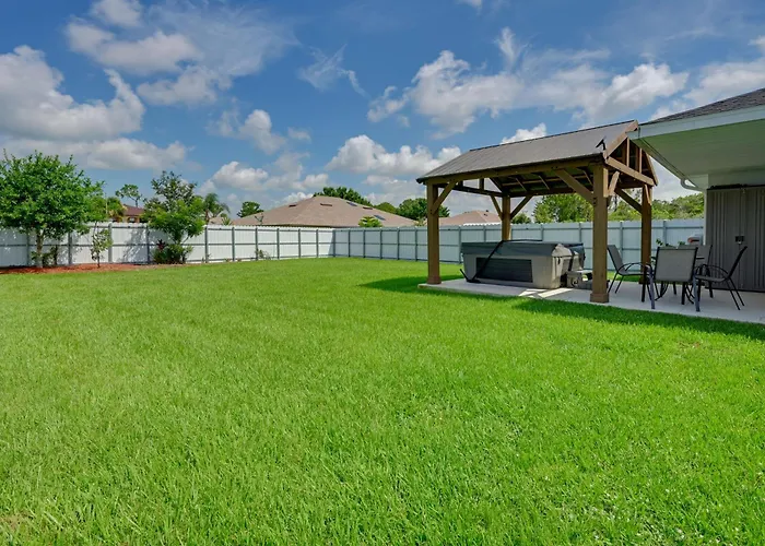 Hot Tub & Fenced Yard: Home In Sebring