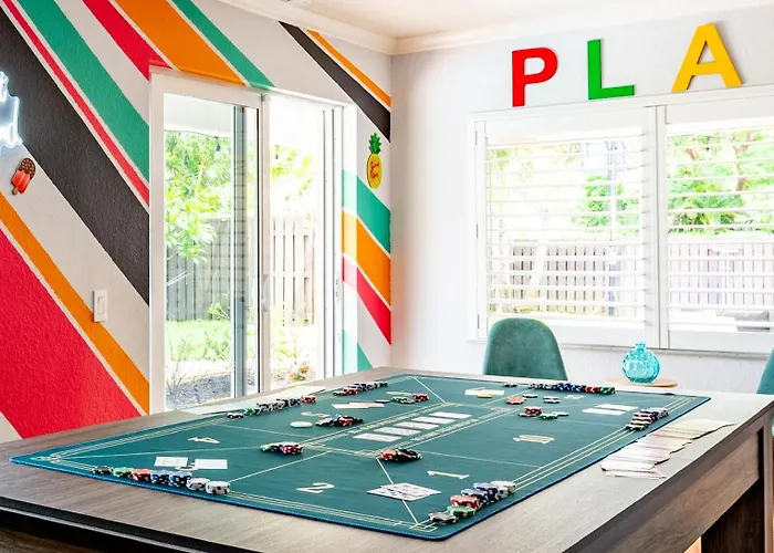 Colorful Home - Pool - Game Room - Basketball Court - Bbq & More