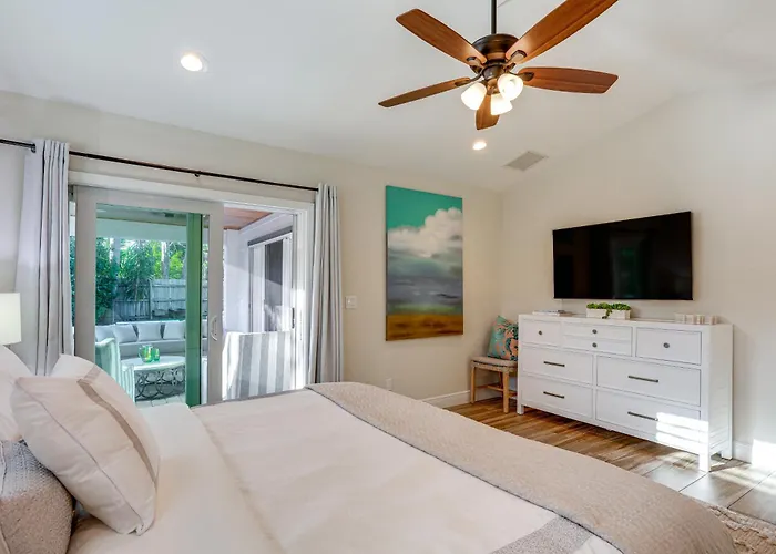 Fenced Yard, 4 Mi To Stuart Beach: Family Retreat!