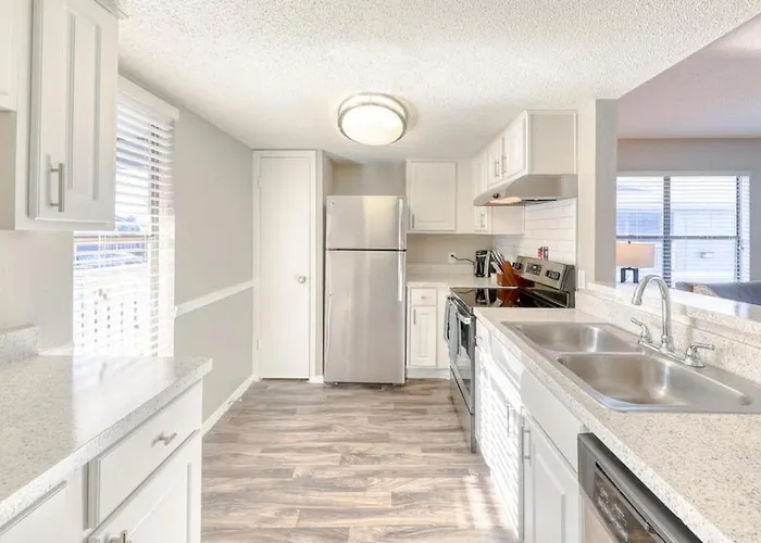 Landing Modern Apartment With Amazing Amenities