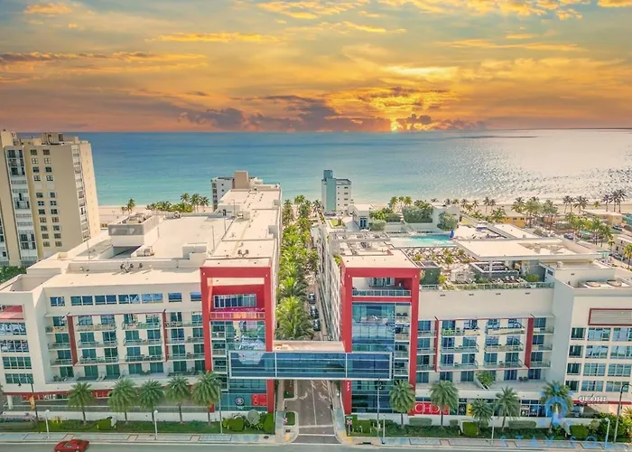 Beachfront Condo-Roofto Pool- 2 Bedrooms 2 Bedroom !