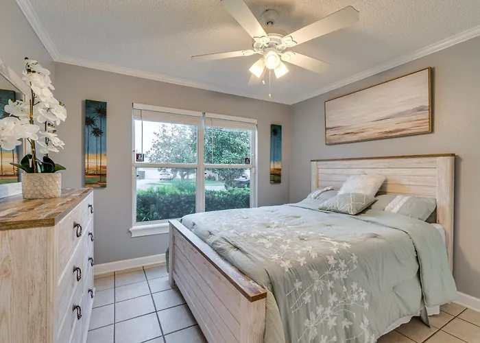 Lovely Florida Retreat W/ Lanai: 5 Mi To Riverwalk