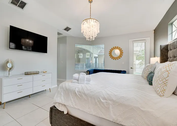 Game Room, Pool & Spa: Disney Area Getaway!