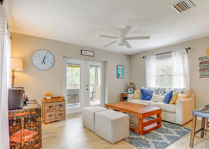 Private & Picturesque Escape On Lake Henry!