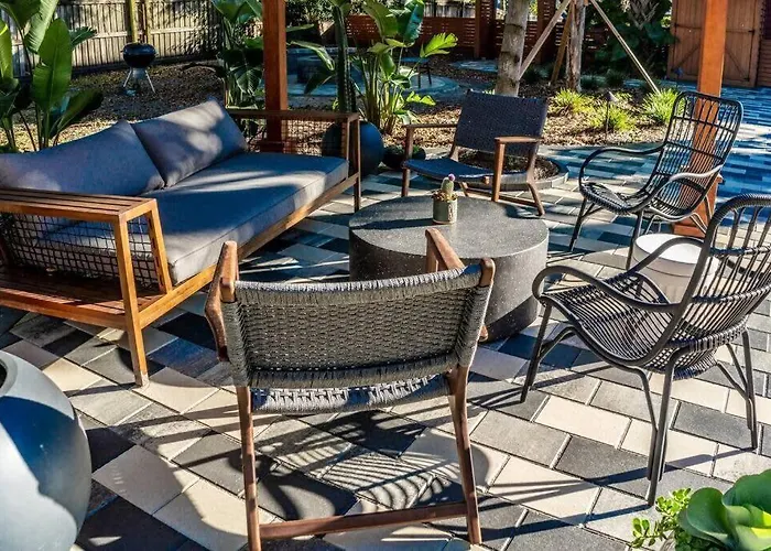 Studio Loft W Pool Spa & Gardens Near Downtown
