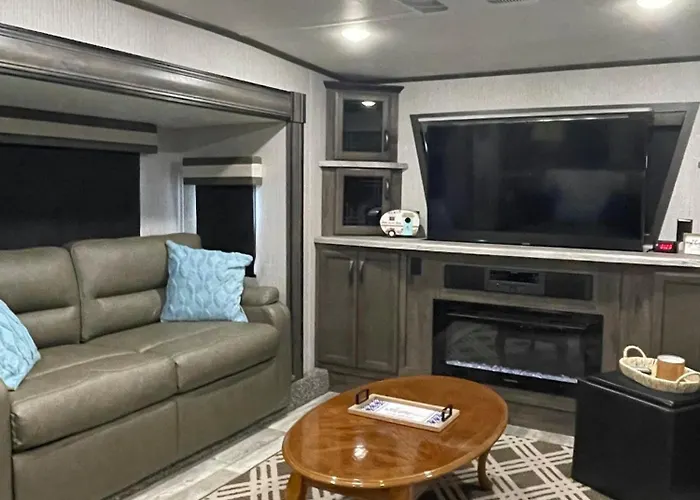 Glamping At Its Best-Sleeps 6 With Golf Cart
