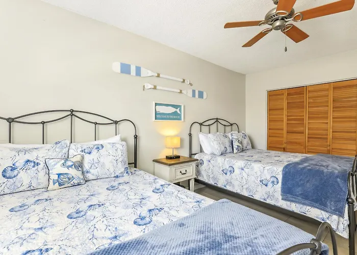 Jensen Beach Home: Walk To Beach Access!