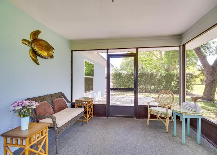Pet-Friendly Sebastian Home: W/ Porch + Lake View!