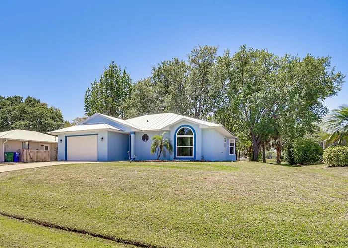 Pet-Friendly Sebastian Home: W/ Porch + Lake View!